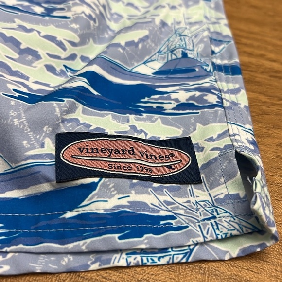 Vineyard Vines boys swim trunks size 4T in EUC - Picture 7 of 7